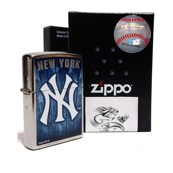 Zippo 29795 MLB New York Yankees Windproof Pocket Lighter - Picture 4 of 11